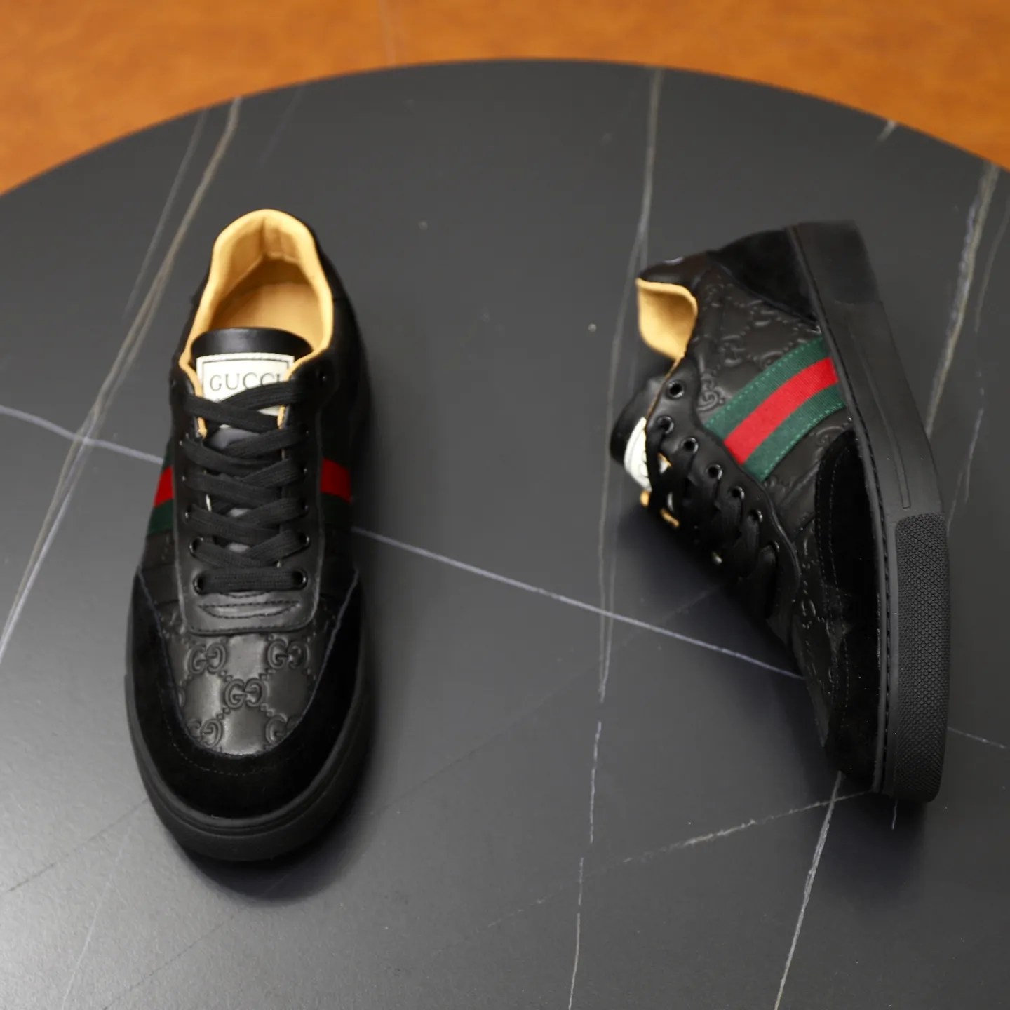 Ex-factory price: 440💰🙅‍♂️🙅‍♂️🙅‍♂️ Brand: GUCCI Standard code: 38-44 (45 customized) Grade: Same as the official website Material: Original leather splicing Comfortable and breathable sheepskin lining Original wear-resistant outsole Style category: Men's fashionable casual shoes Running sneakers Distinguished luxury brand elements Top luxury Color: actual picture color